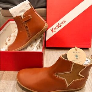 Kickers NWT girl camel leather Star Boots